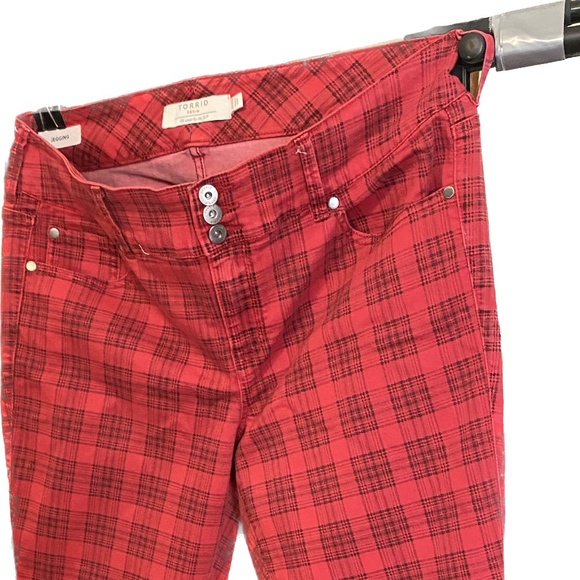 Black & Red Plaid Straight Leg Torrid Jeggings - 20S - Picture 2 of 2